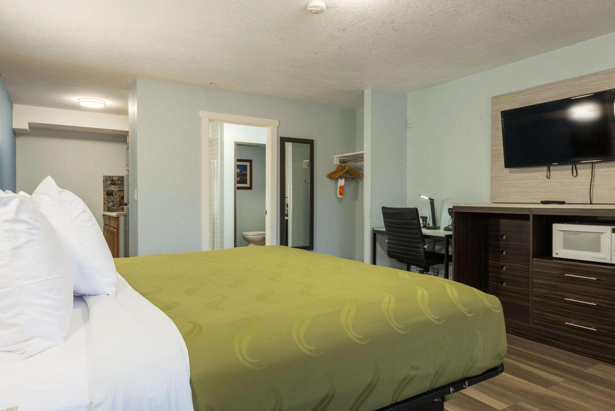 Quality Inn & Suites Manitou Springs At Pikes Peak Exterior photo
